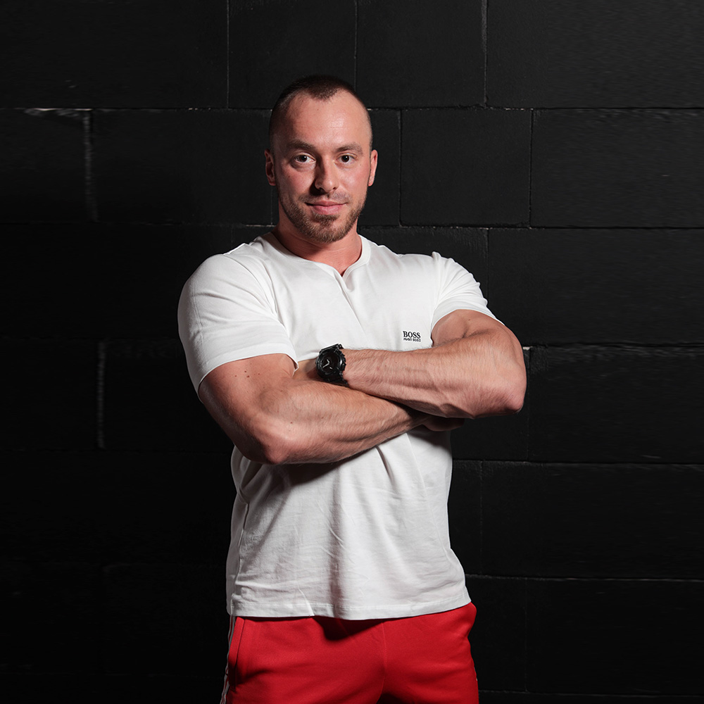 trener osobisty i dietetyk z Katowic na siłowni na zdjęciu profilowym